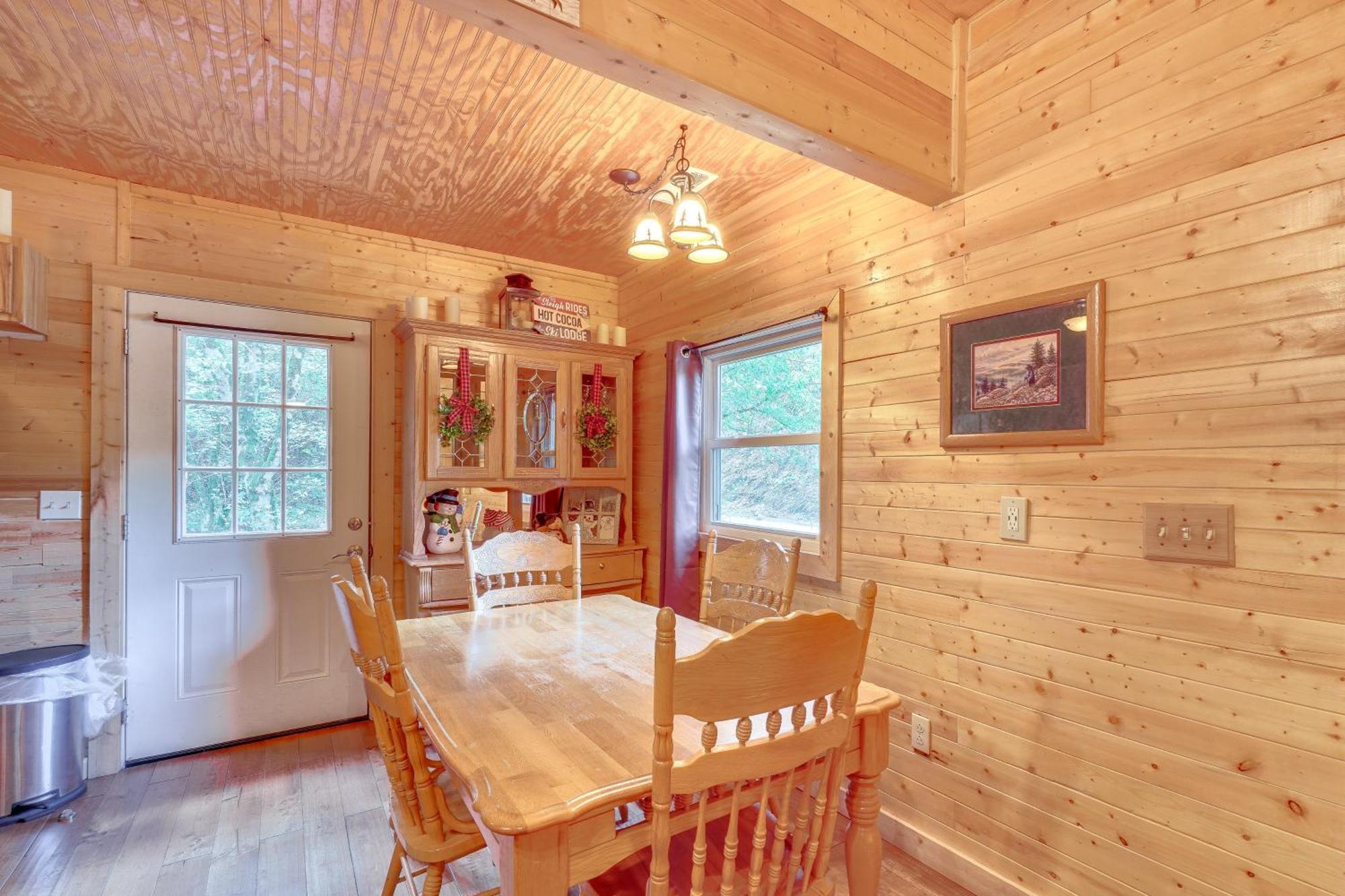 Just Fur Relaxin Sevierville Cabin With Hot Tub! Экстерьер фото
